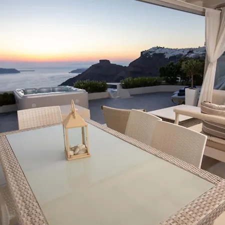別荘 Sunset View Santorini - With Outdoor Jacuzzi フィロステファニ