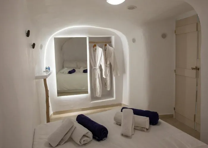 Sunset View Santorini - With Outdoor Jacuzzi 度假居 菲罗斯特法尼