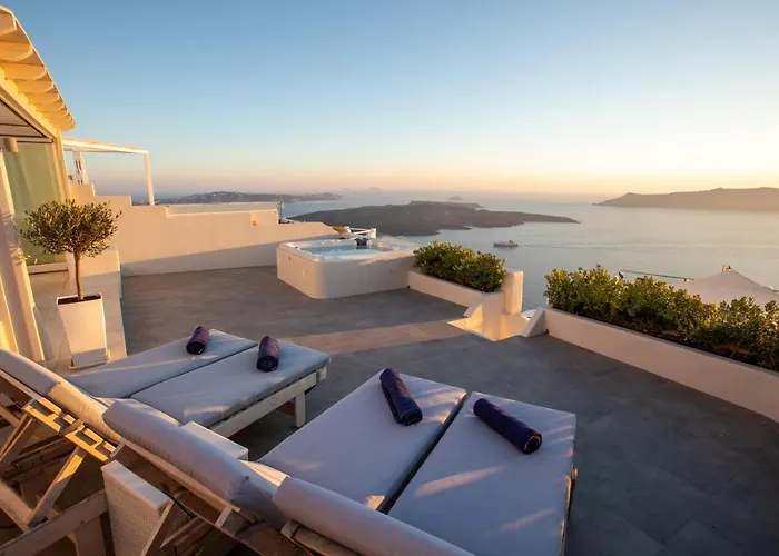 別荘 Sunset View Santorini - With Outdoor Jacuzzi フィロステファニ
